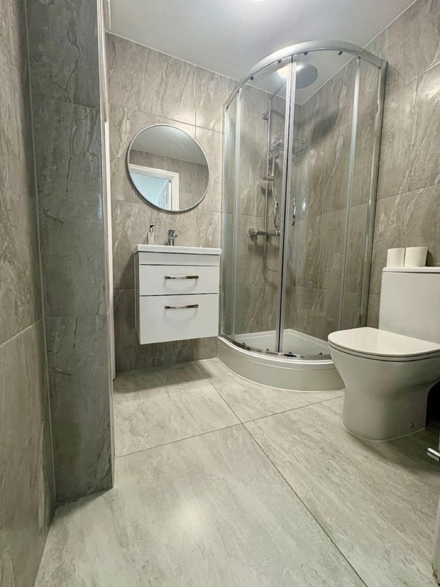 Spotlessly clean bathroom