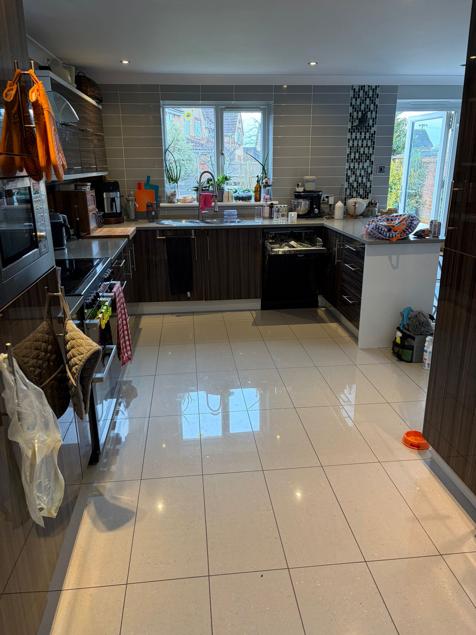 Kitchen before cleaning