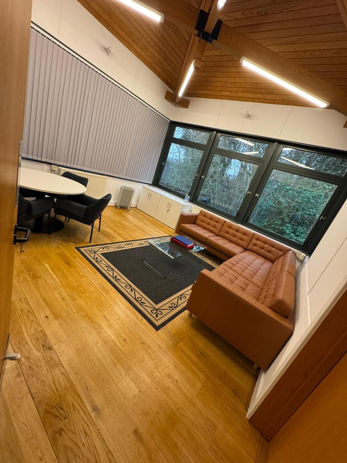 Immaculate living room