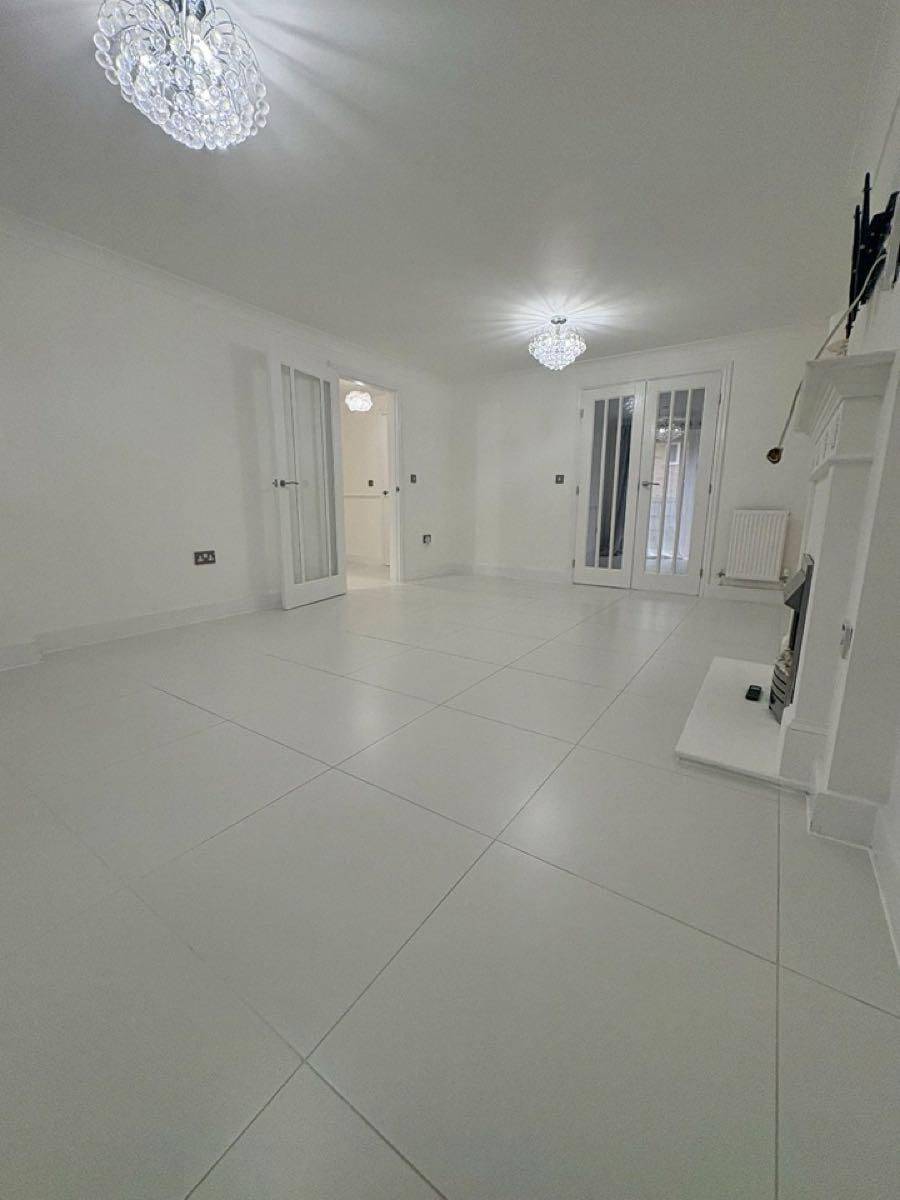 Pristine living room