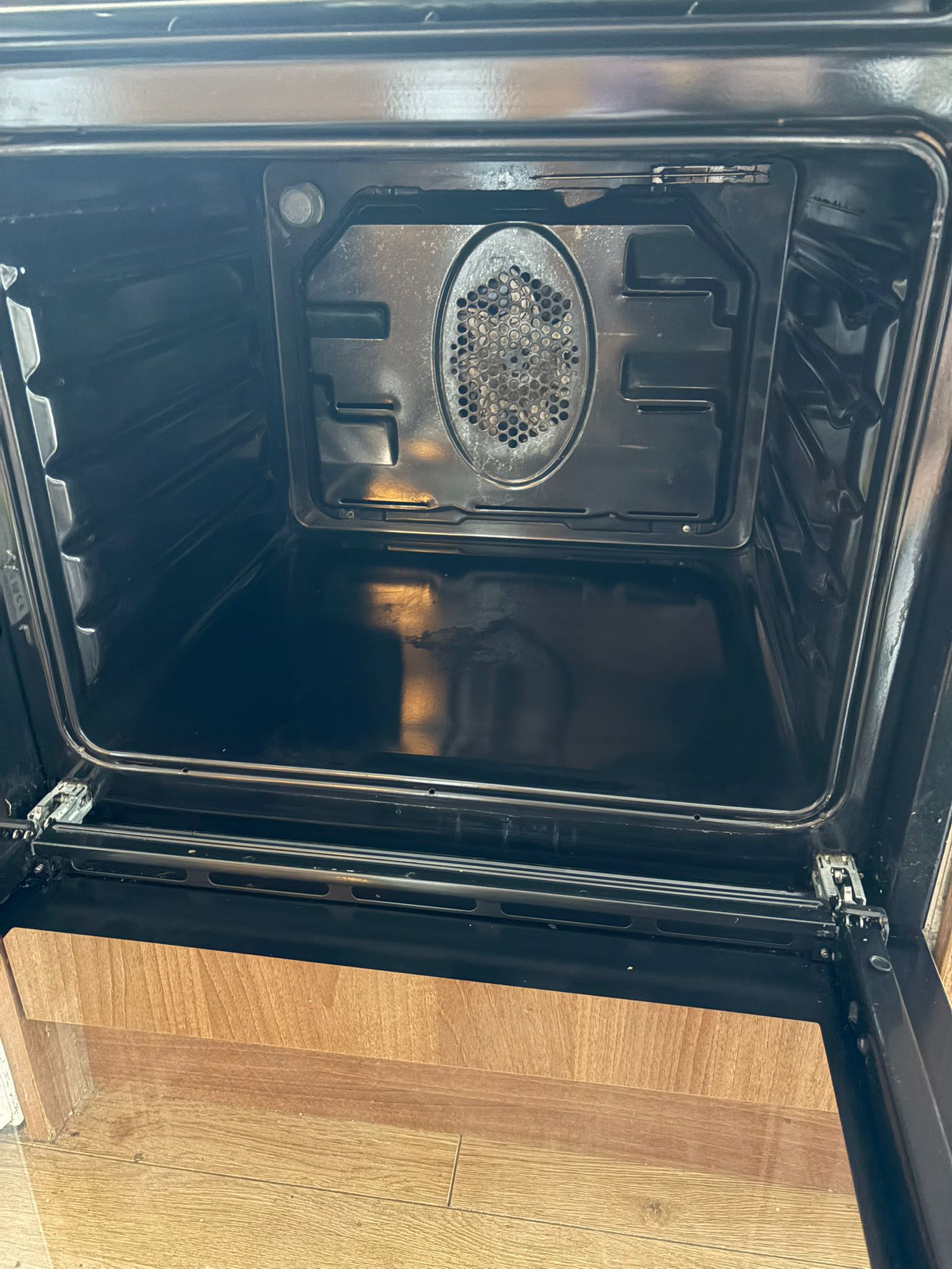 Specialist cleaning — gleaming oven